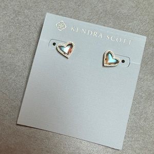 Kendra Scott - Ari heart stud earrings (retail $65)